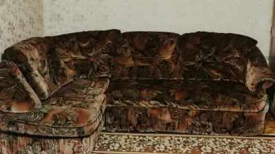 Срочно продаю б/у мягкую мебель ( мягкий уголовой