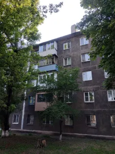 Продам однокомнатную квартиру в Енакиево (центр)