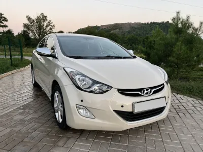 Продам Hyundai Elantra Год-2012 Объем двигателя