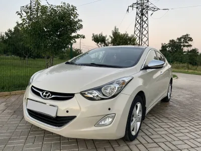 Продам Hyundai Elantra Год-2012 Объем двигателя