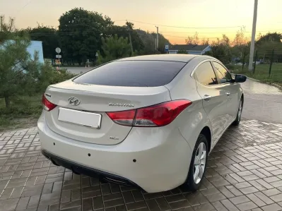Продам Hyundai Elantra Год-2012 Объем двигателя
