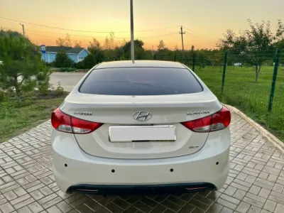 Продам Hyundai Elantra Год-2012 Объем двигателя