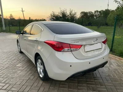 Продам Hyundai Elantra Год-2012 Объем двигателя