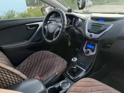 Продам Hyundai Elantra Год-2012 Объем двигателя