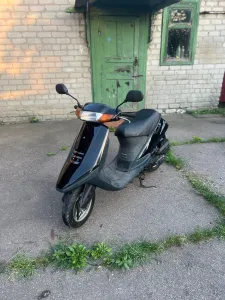 Продам скутер Honda tact af24 Стоит новая