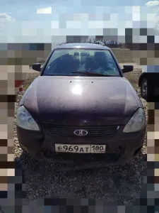 Продам приору универсал 2011г 16кл  Машина в