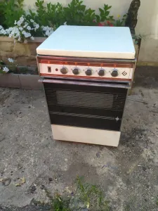 Продам б/у газовую плиту Брест в полностью