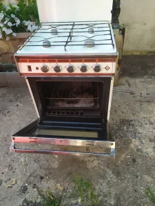Продам б/у газовую плиту Брест в полностью