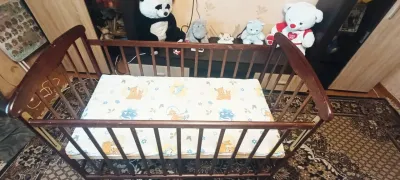 Продам кроватку за 1 500₽ с маятником