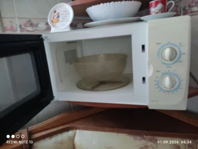 Продам микроволновку вместе с крышкой