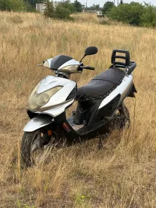 Продам скутер едет отлично! 150 кубов
