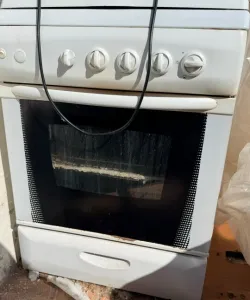 Продам газовую печь Духовка тоже газовая Все в