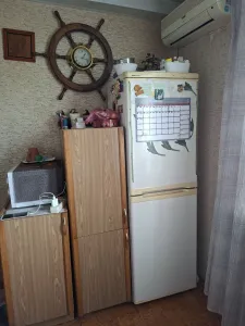 Продам 2-комнатную квартиру. Майский рынок.