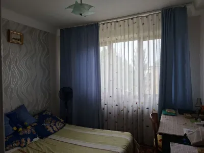 Продам 2-комнатную квартиру. Майский рынок.