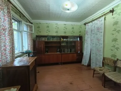 Продам 1/2 газифицированного дома
