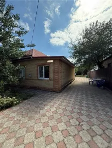 Продается дом в Харцызске по улице Красная.
