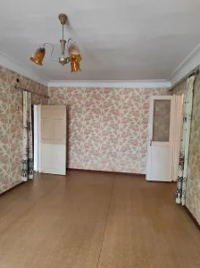 ПРОДАЕТСЯ КРУПНОГАБОРИТНАЯ 3 комн