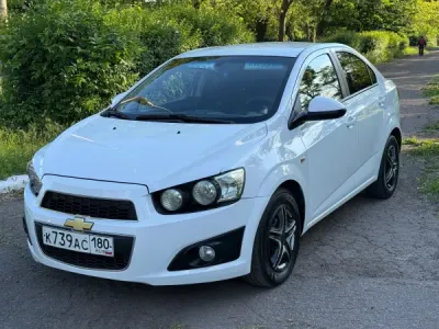 Chevrolet Aveo T300. 2013 год. Пробег 215 тысяч. Д