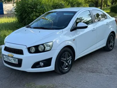 Chevrolet Aveo T300. 2013 год. Пробег 215 тысяч. Д
