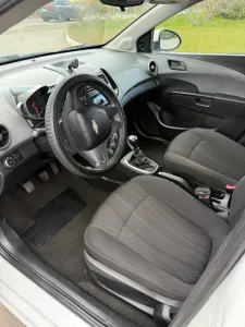 Chevrolet Aveo T300. 2013 год. Пробег 215 тысяч. Д